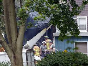 Американка осталась невредима после того, как на ее дом упал самолет